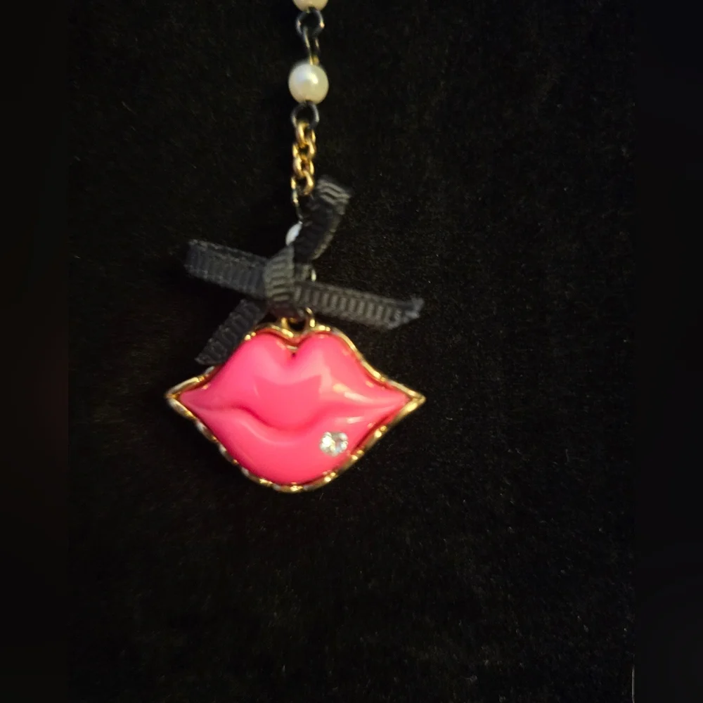 Betsey Johnson First Date Kiss Lips Necklace! Vintage NWT! - Picture 11 of 16